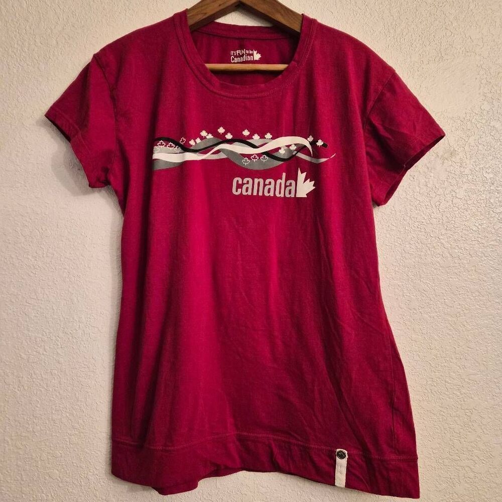 Women's Fitted Canada T-shirt: Size XL: Flattering,  Feminine Fit